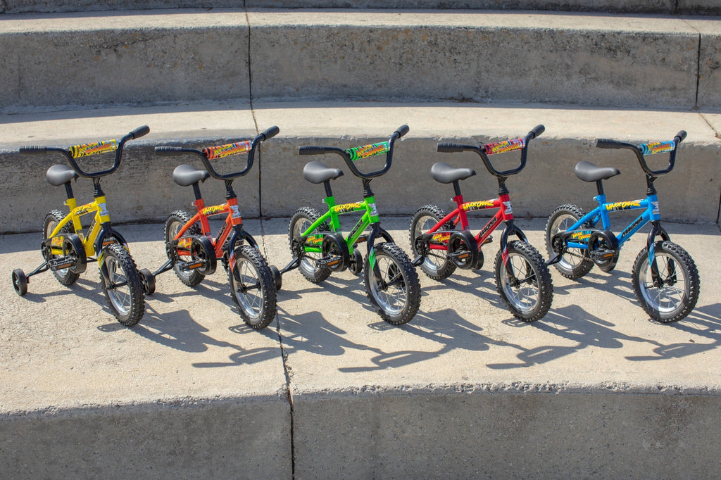 Dynacraft Magna Major Damage Kids 16" Bike with Removable Training Wheels