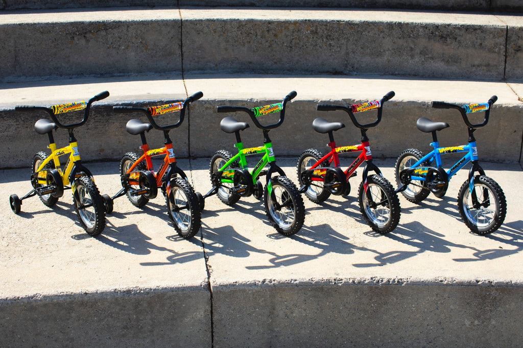 Dynacraft Magna Major Damage Kids 16" Bike with Removable Training Wheels