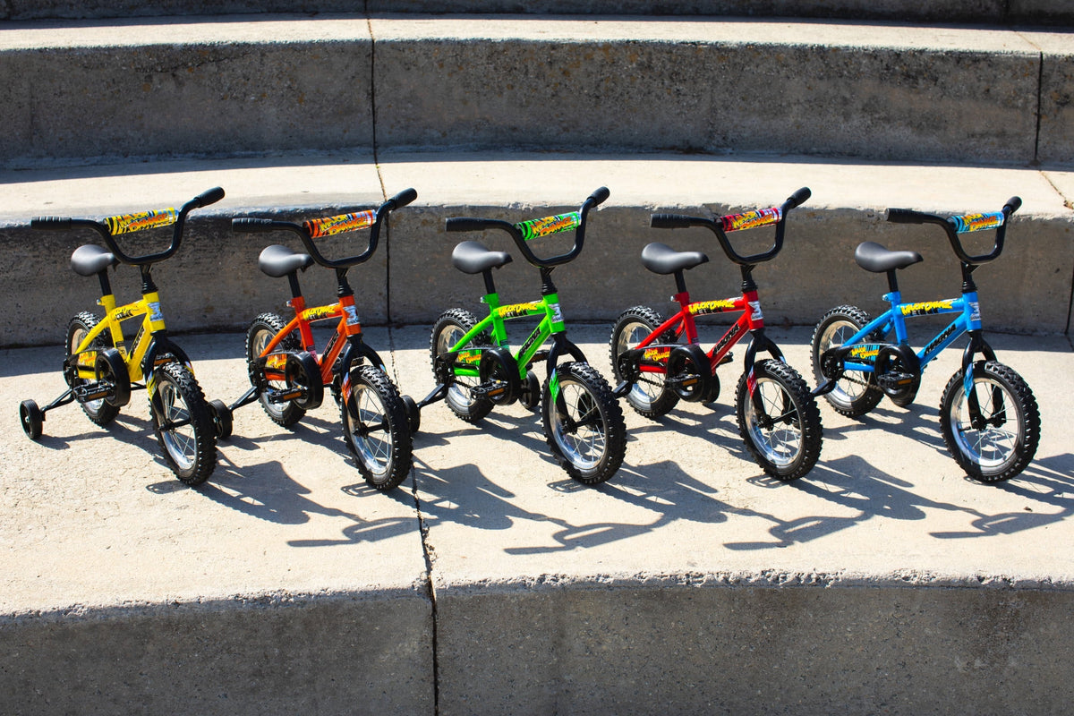 Dynacraft Magna Major Damage Kids 16" Bike with Removable Training Wheels